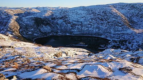 Looking down at Storevatnet from the descent
