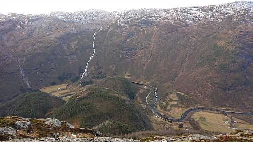 Looking down at Hestfjellet from Lauvtonipa with Kvernhuselva in the background