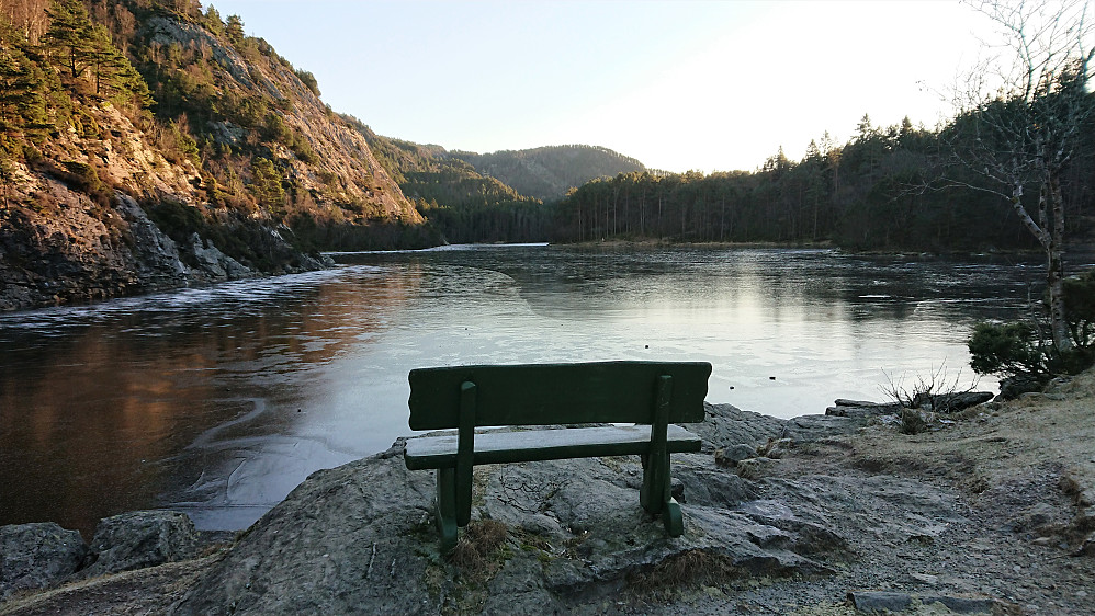 The ice-covered Langevatnet