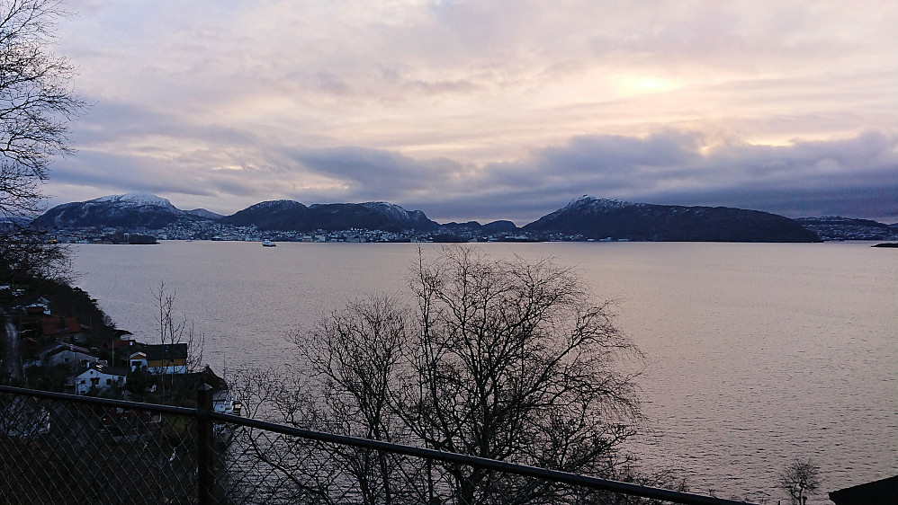 Southwest from Dronning Mauds utsikt i Helleveien