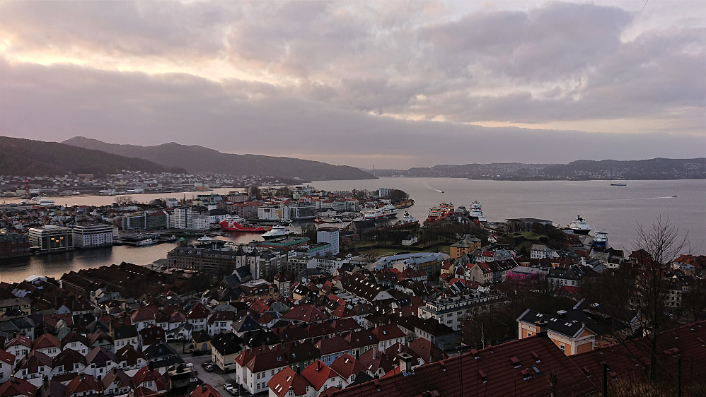 Vågen from Fjellveien with Lyderhorn to the left