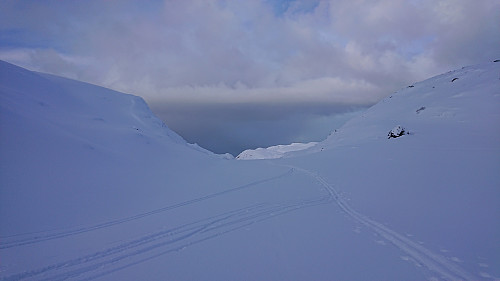 Descending towards Øvre Jordalsvatnet