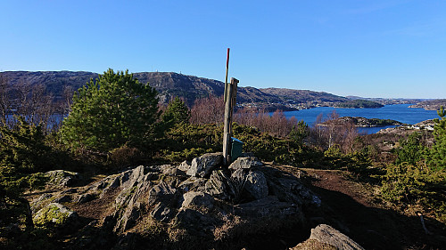 The summit of Nibben with Pyttane in the background