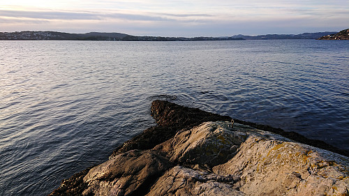 The northern-most tip of Eidsvågsneset with Holsnøy in the background to the right