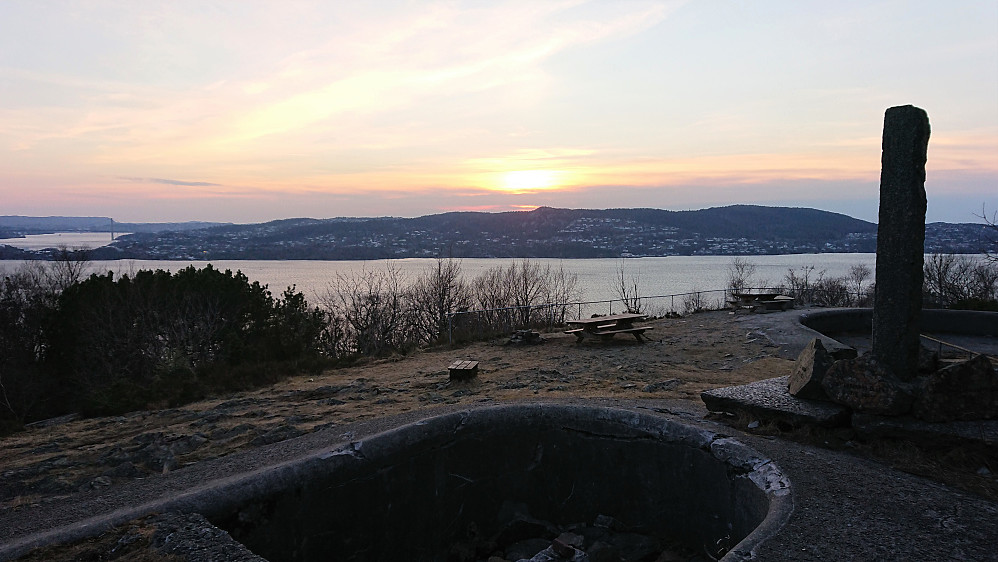 Hellen festning with Storevarden and Kolbeinsvarden at Askøy in the background