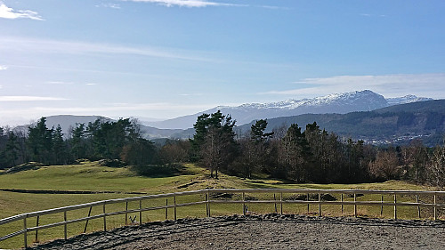Ølveshovda (left) and Hovlandshovden and Tysnesståta from Bakken