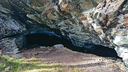 The entrance to the the old gold mine called Dronninga