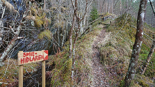 Marked trail to Smidjehidlaren