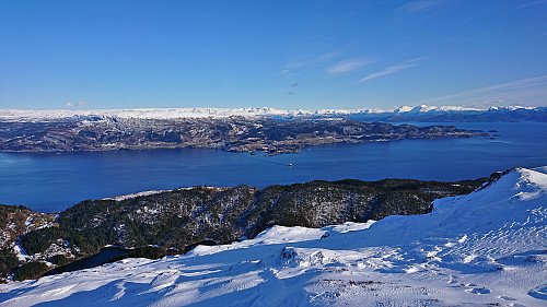 Towards Venjaneset from the ascent to Møsnuken