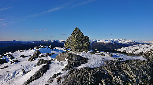 The summit of Storafjellet with Gullfjellet to the right