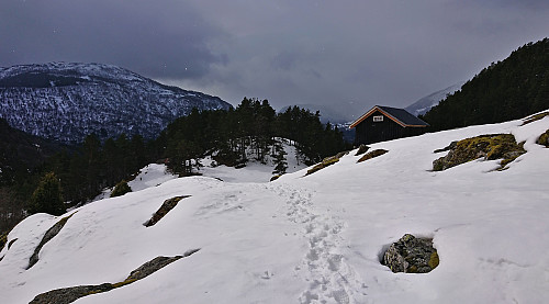 Looking back at Dal with Hesteggi to the left