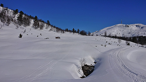 Looking back at Lingesete with Storehaugfjellet to the right