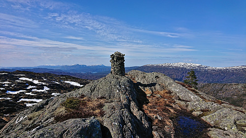 Sandvikehorga with Tysnesøya and Stord to the left and Gravdalshorga to the right