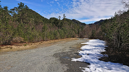 The Glebakka parking lot right next to the gravel road