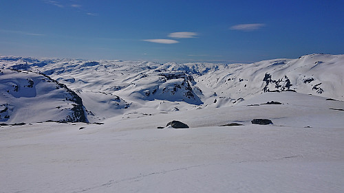 Looking back at Maraslottet and SV av Maraslottet from the ascent to Trollahorgi