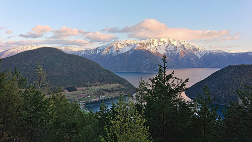 Amlaholten to the left, Bleia at the center and Kaupangsholten to the right