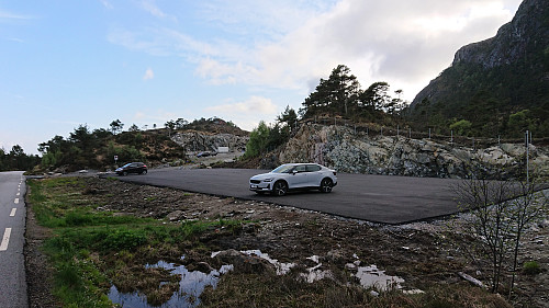 The large new parking lot southeast of Eldsfjellet