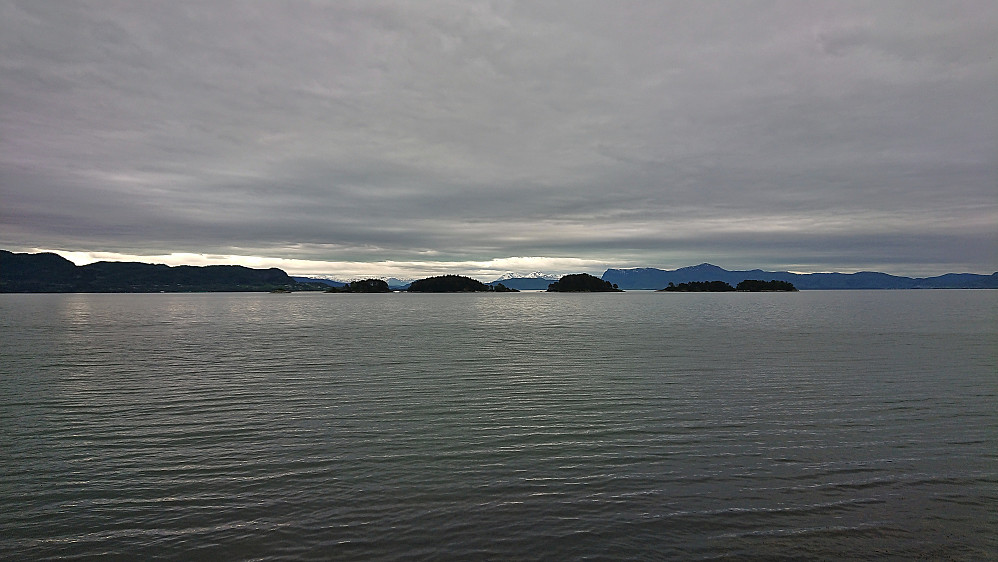 South from Moldaneset with Ulvanosa and more in the distance