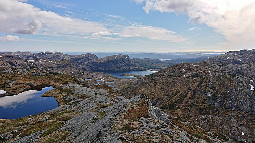Towards Storevassegene, Blådalsnipa and Illestigfjellet (left to right) from Austrefjellet