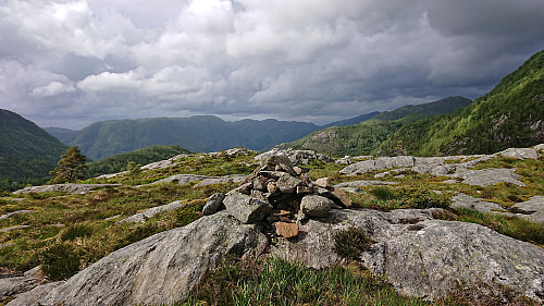 North from Skåpet with Såtefjellet to the left and Hananipa to the right