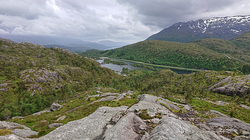 Langavatnet from the descent from Skåpet