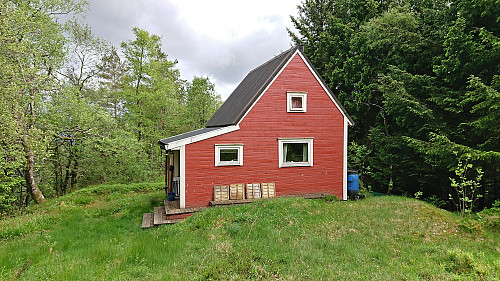 Cabin just north of the summit of Svartliåsen
