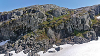 Steep descent from Sveindalsnuten