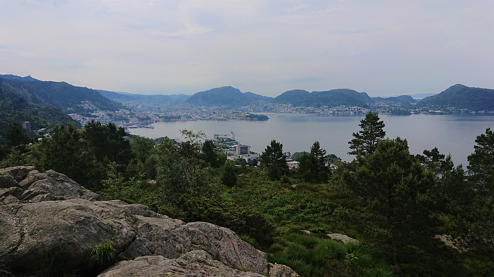 Ørneberget with Ulriken to the left, Løvstakken and Damsgårdsfjellet at the center, and Lyderhorn to the right