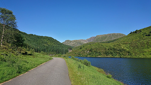 Approaching the parking lot at Osavatnet