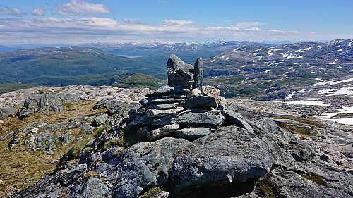 The summit of Liabukken with Hamlagrøvatnet in the background