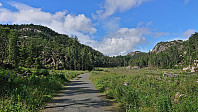 Hagadalen. Kjetilsfjellet to the left.