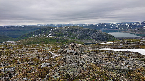 Trig marker at Hornafjellet with Nabbanosi in the background