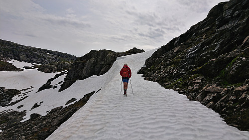 Following a snow covered ledge to get to the ridge towards Gavlafjellet