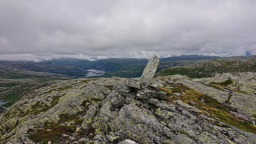 The summit of Torrisskarfjellet with Godbotsvatnet in the background