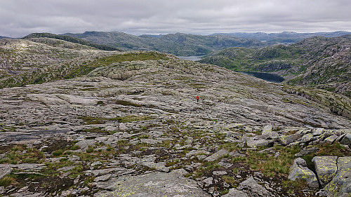 Descending north from Torrisskarfjellet