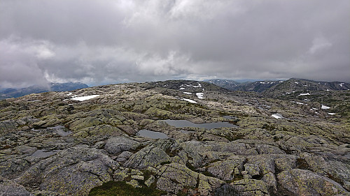 Towards the trig marker and cairn(?) at Høganipa from the highest point