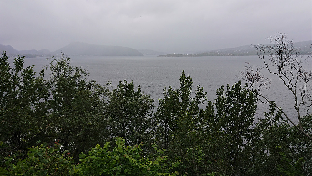 Towards Askøybroen from Helleveien