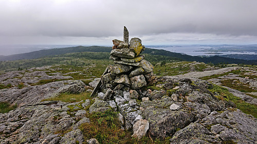 West/northwest from Hellebergsåta with Kvamsfjellet in the background