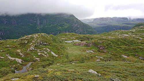 Looking down at Kalnesnuten from Vardefjellet