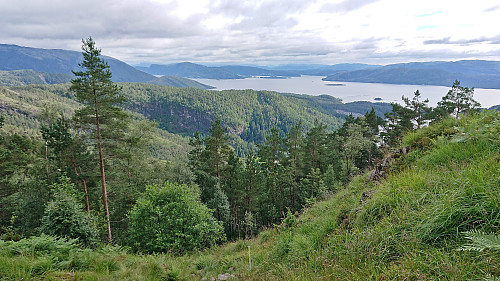 Southwest from the end of the trail with Melshovden to the left