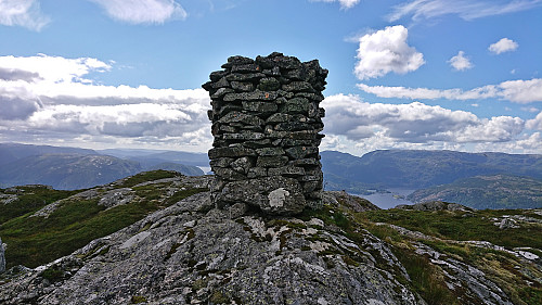 The large cairn at Snøya