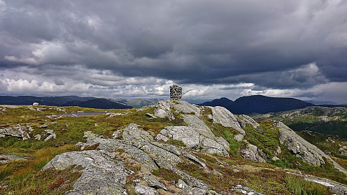 The large cairn at Snøya from the south