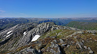 Along the ridge of Bjørndalshesten