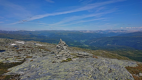 Cairn just east of the highest point at Storebrekkuna