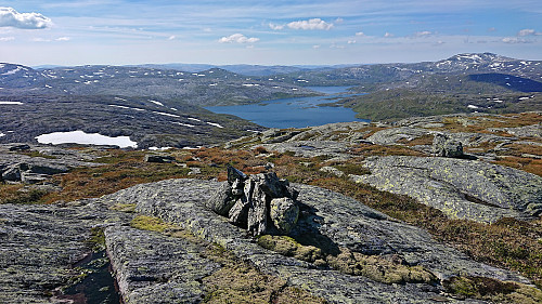 Nedsta Piksvatnet and Stora Volavatnet from the western cairn at Storebrekkuna