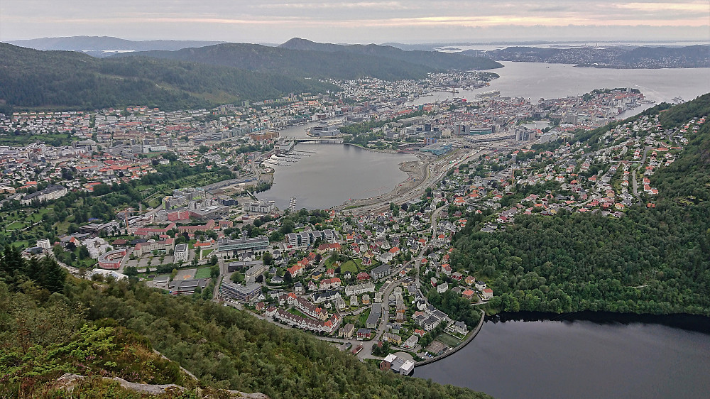 The Bergen city center from Ulrikseggen