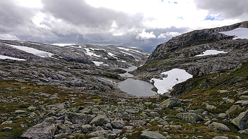 Looking back at Hjortahorgi from east of Torfinnshorgi
