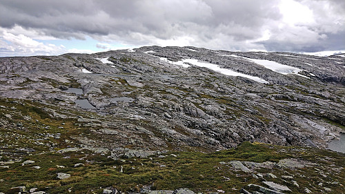 Looking back at Skjemmehorgi from east of Torfinnshorgi