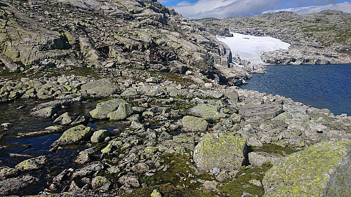 The dry "river crossing" between the small 1233 and 1230 lakes south of Gråsidetoppen