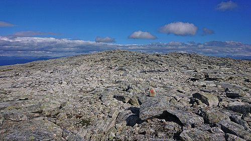 Approaching the summit of Gråsidetoppen with Hardangerjøkulen to the right